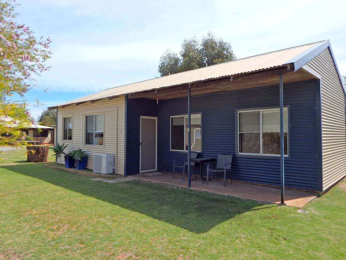 Lazy Lobster Holiday Units & Chalets Port Denison Exterior photo